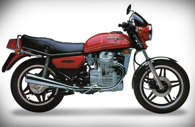 00 cc 最大马力    50hp 9000 rpm       lakic除了这台美车外,还有
