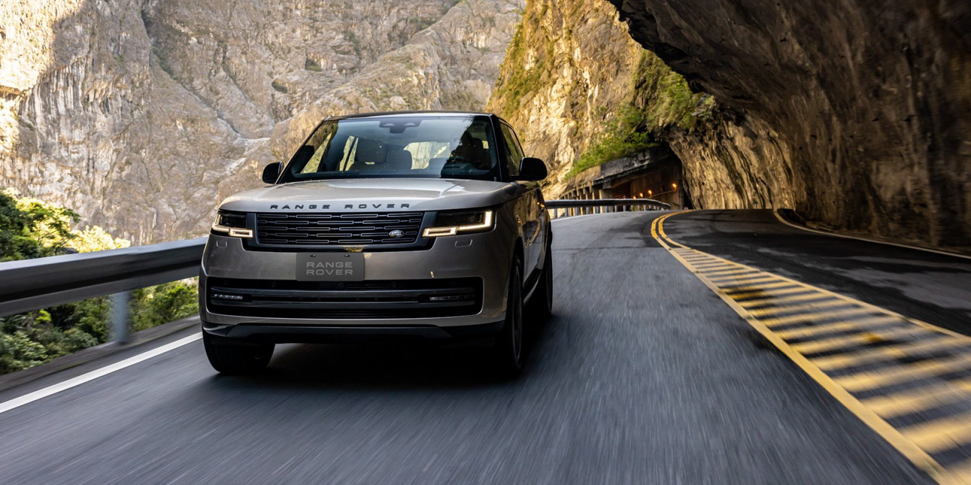 完美詮釋 MODERN LUXURY 現代奢華 THE NEW RANGE ROVER 重新定義奢華移動新格局