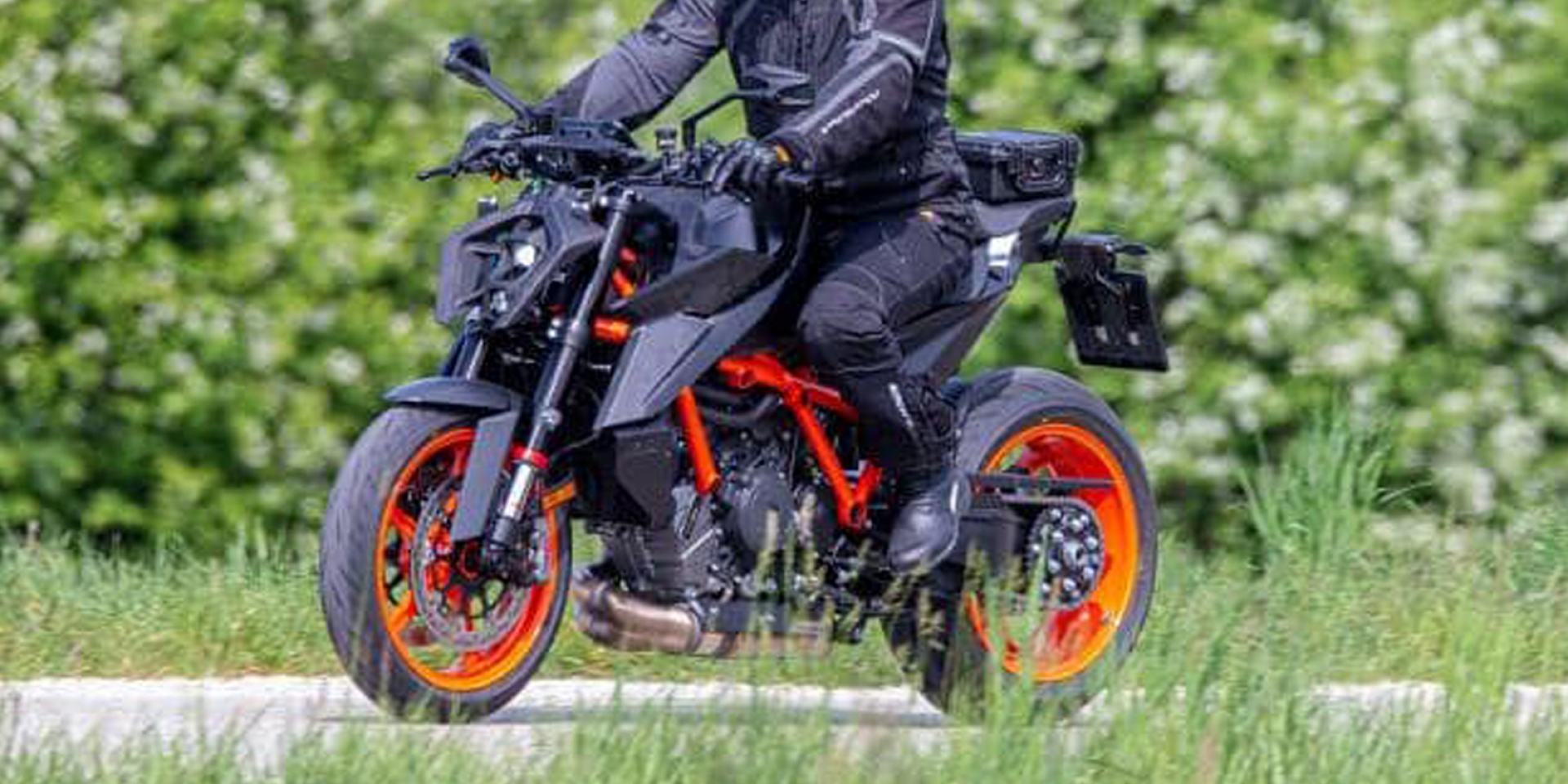 螳螂頭進化變街魯？！2023 KTM 1290 SUPER DUKE R 間諜照曝光