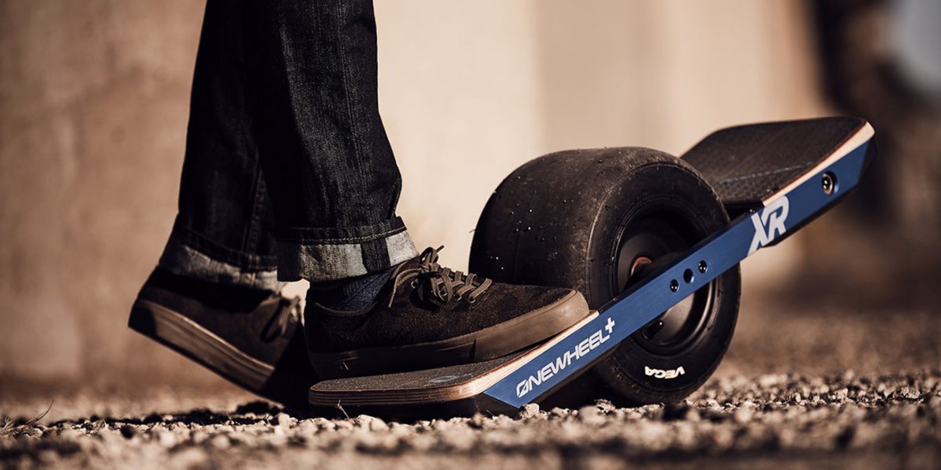單輪還比四輪更好，Onewheel+ XR單輪滑板好玩又方便