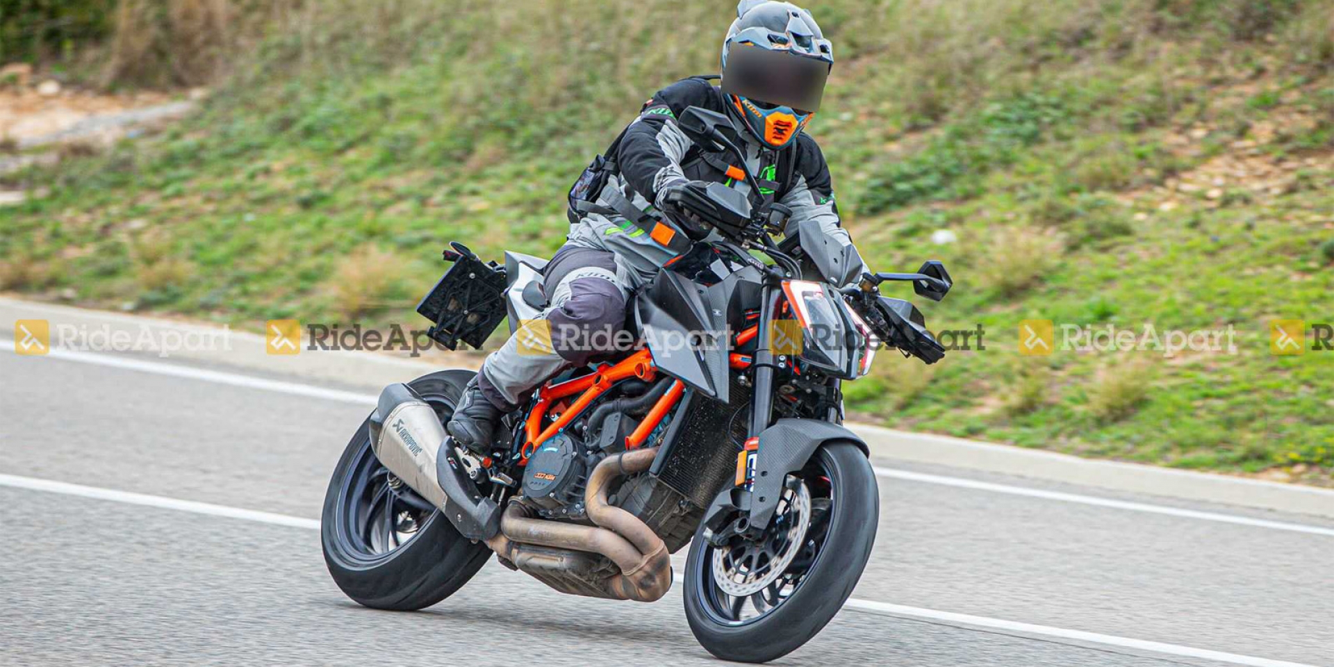 加上Carbon更殺！KTM 1290 SUPER DUKE RR間諜照曝光