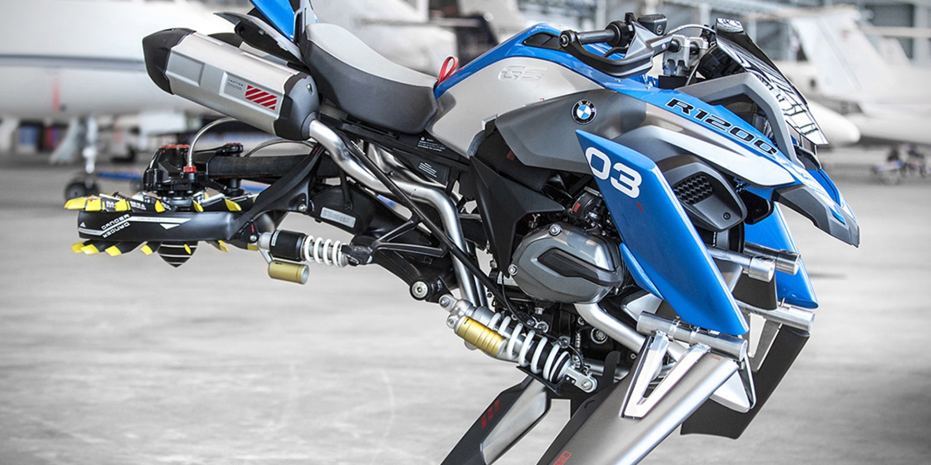 大鳥變身未來飛行器。BMW x LEGO Technic Hover Bike