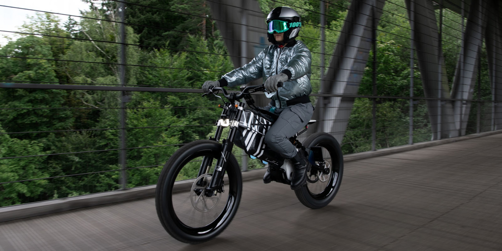 三種動力、極速60公里、續航300公里！BMW Motorrad Vision AMBY 概念電動車