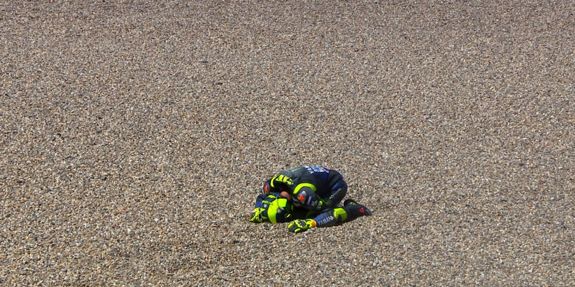 連三摔三，沒辦法醒的夢魘。Valentino Rossi：對不起，這是我的失誤！