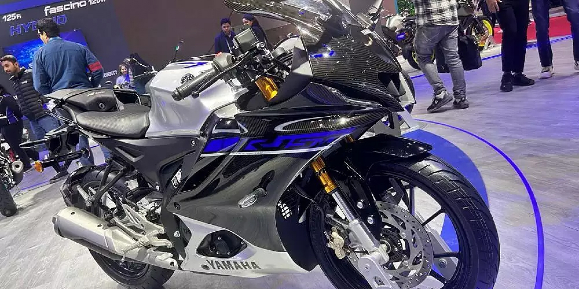 碳纖維點綴戰鬥氛圍！Yamaha YZF-R15M Carbon Edition 印度亮相