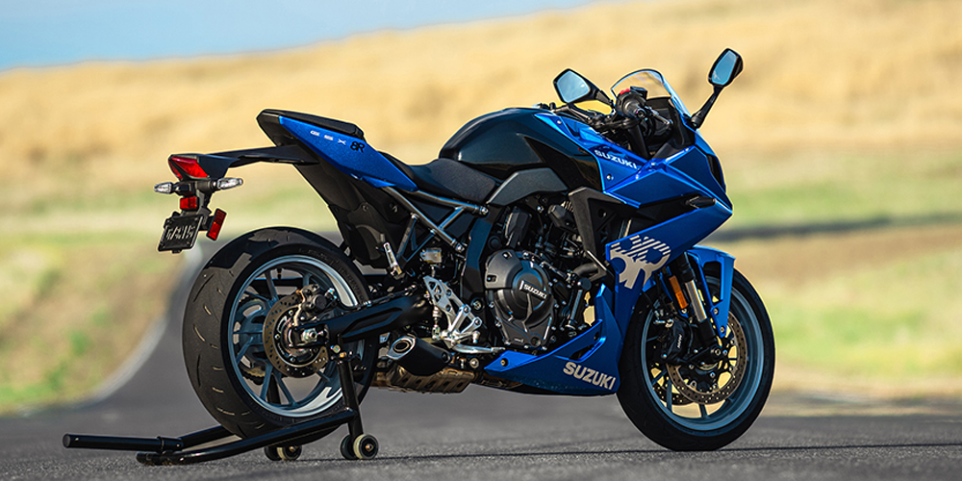 SUZUKI GSX-8R 英國售價出爐，35.1萬台幣比YZF-R7略貴！