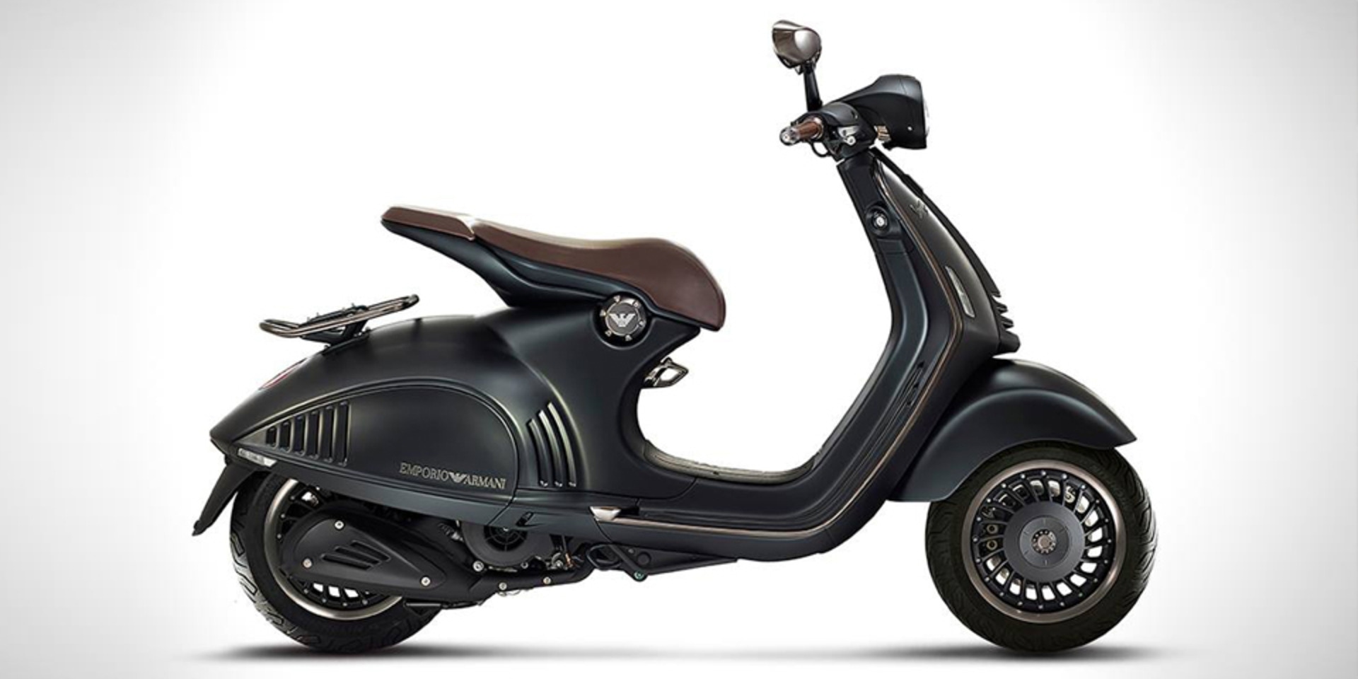 哥騎的是時尚!ARMANI VESPA 946限量版發表