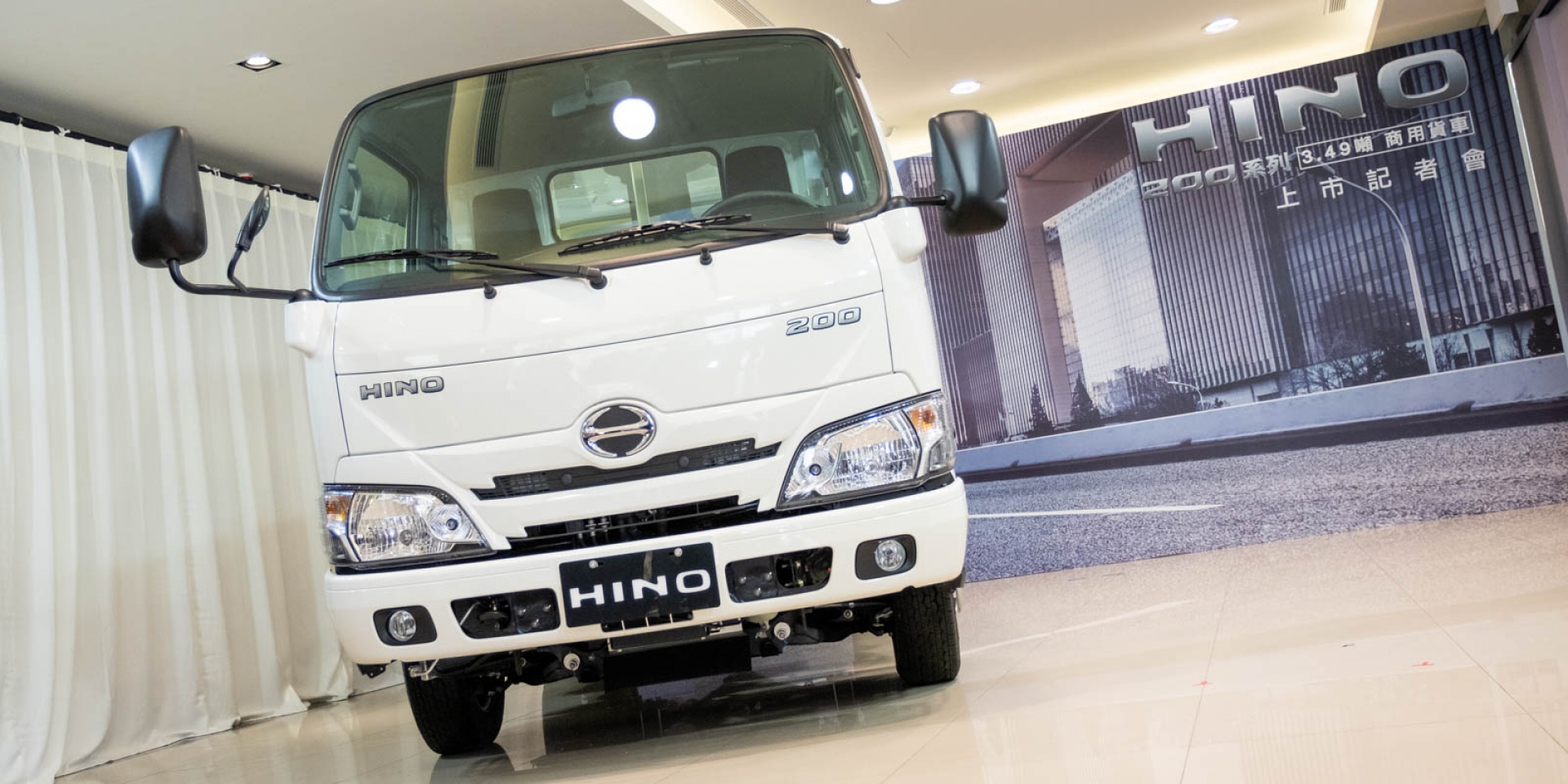 HINO 200系列 3.49噸貨車發表，和泰捐贈全台首台野生動物醫療車！