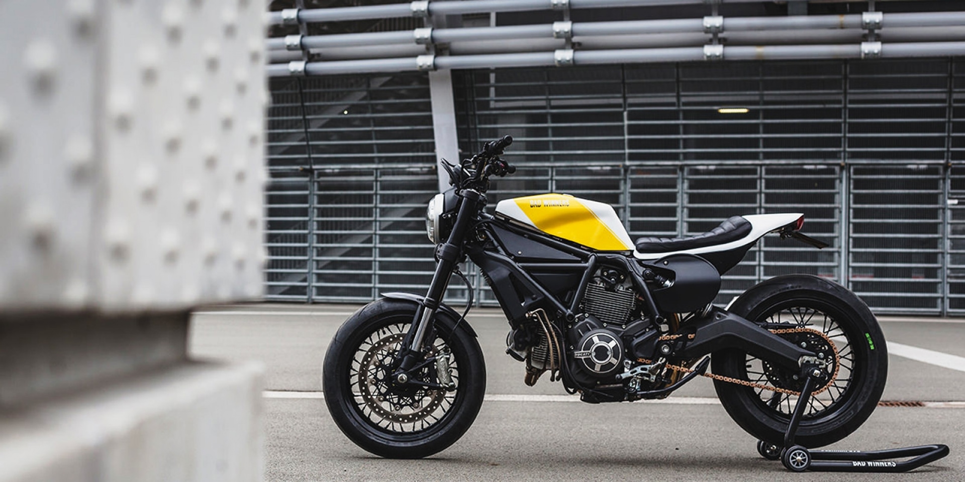 精實而洗鍊的城市行者。DUCATI SCRAMBLER個性化套件 by Bad Winners Custom