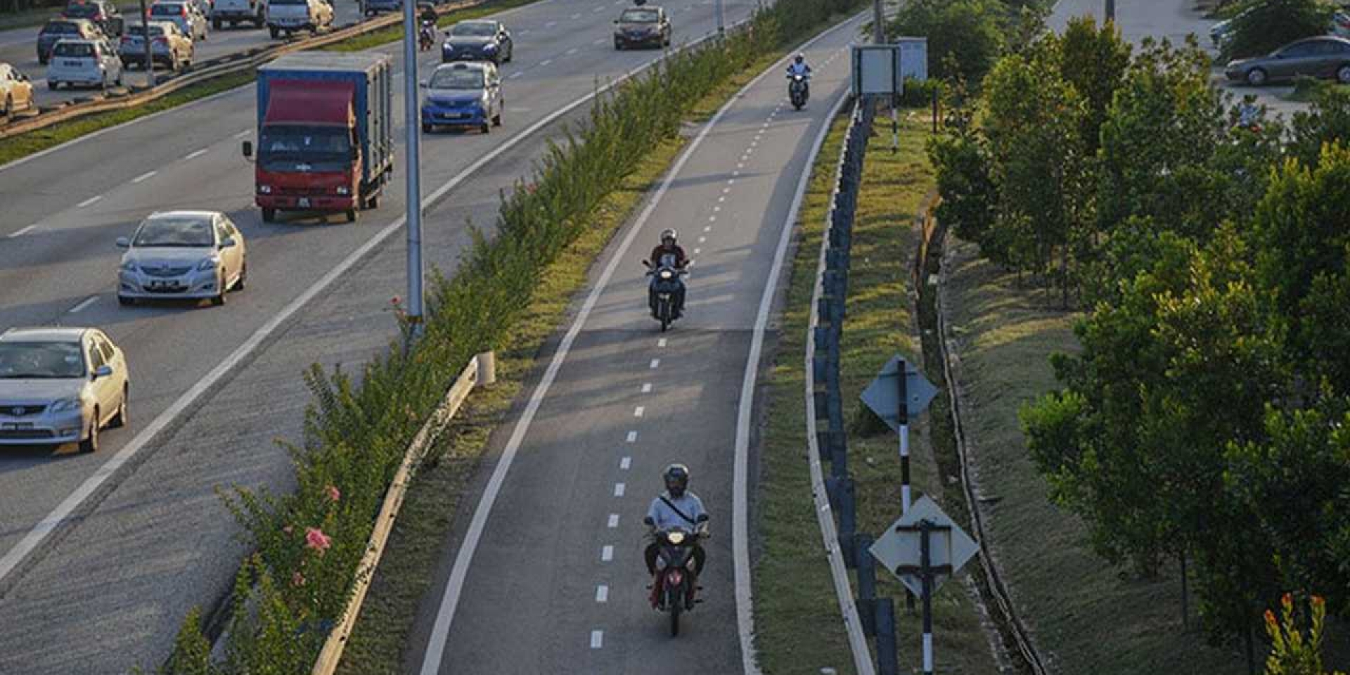 高速公路新增機車專用道！馬來西亞政府：能降低30-40%機車傷亡 | SUPERMOTO8