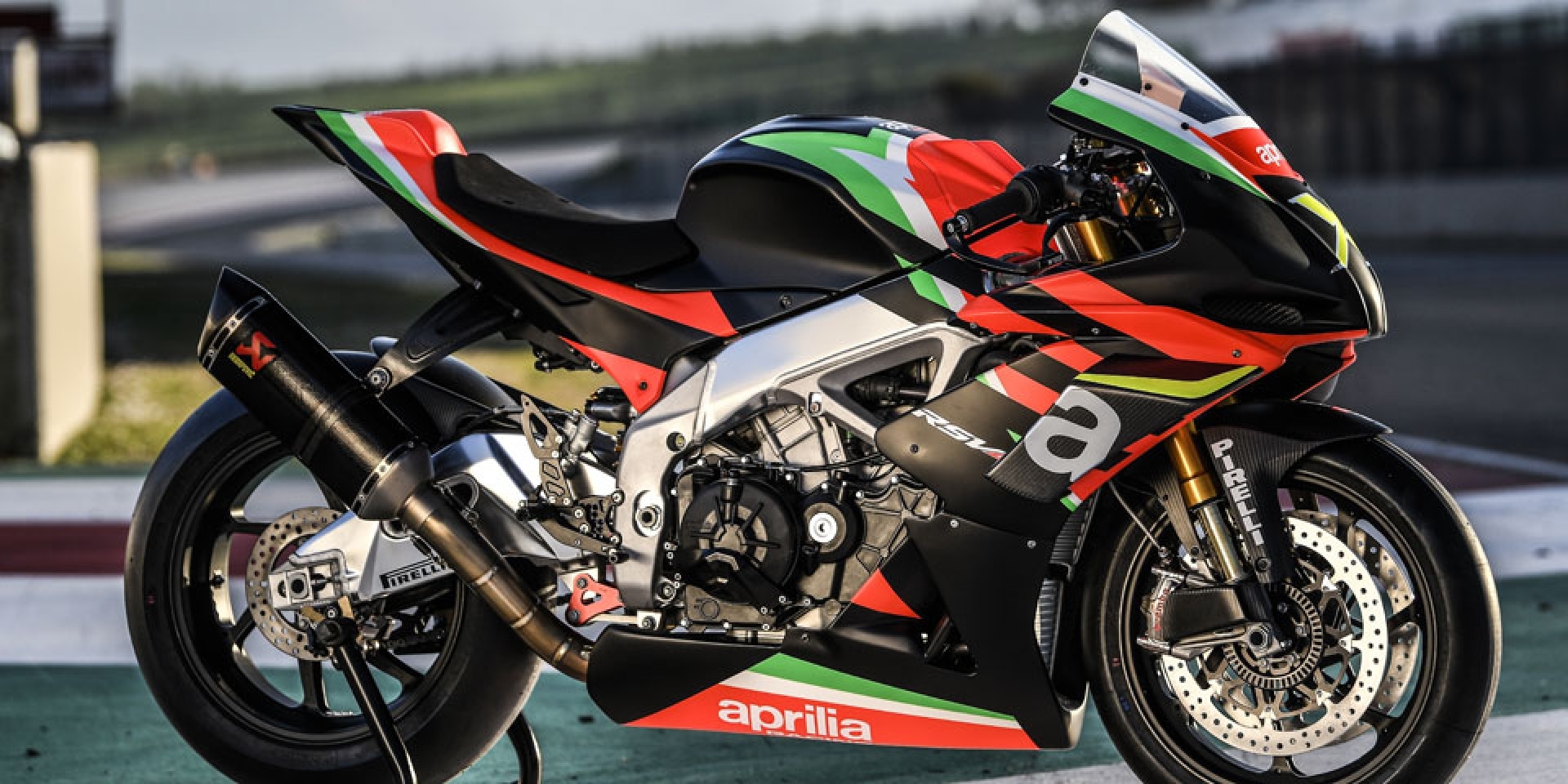 十週年超狂紀念限定版！225匹MotoGP塗裝APRILIA RSV4 X登場！