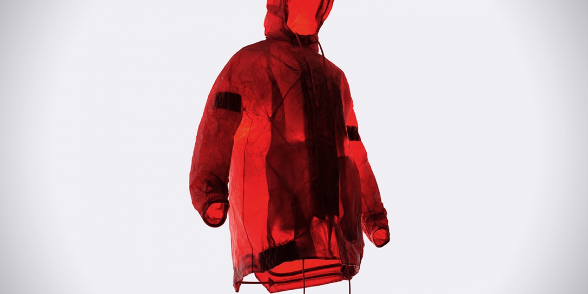 透明又防水的幻影皮衣。ECCO Apparition Jacket