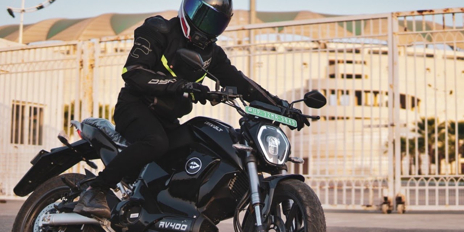 電動小鋼炮黑武士塗裝上身 Revolt Motors RV400 Stealth顏值拉滿