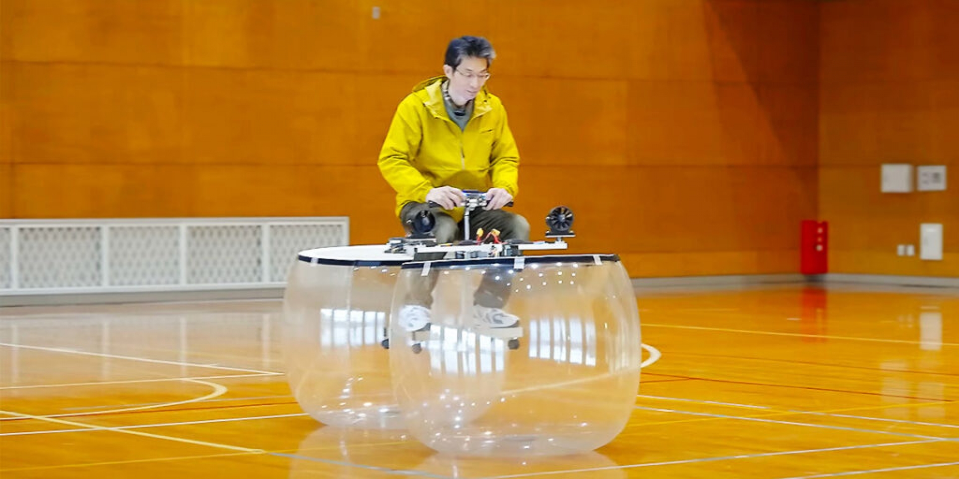 在家就能打造的漂浮機車？日本發明家自製微型氣墊船！