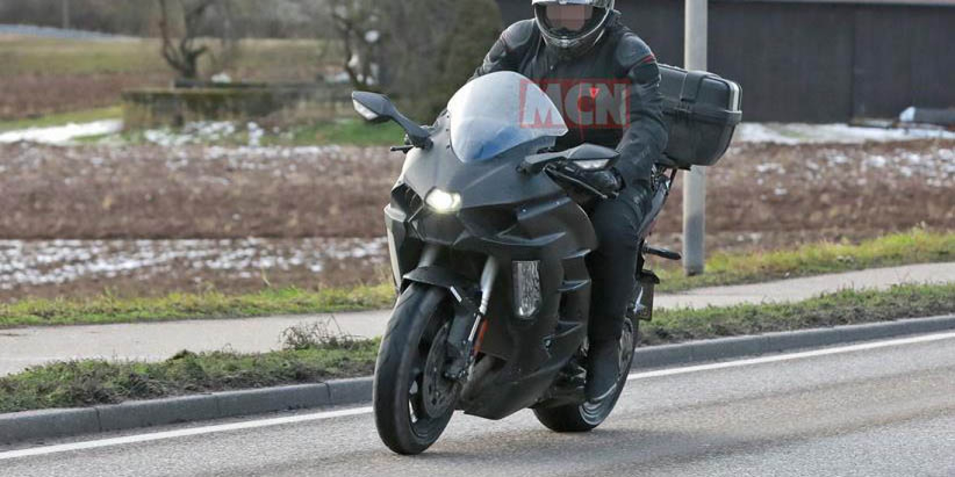 ACC搭載、結合GPS的電子避震！NINJA H2 SX間諜照捕獲