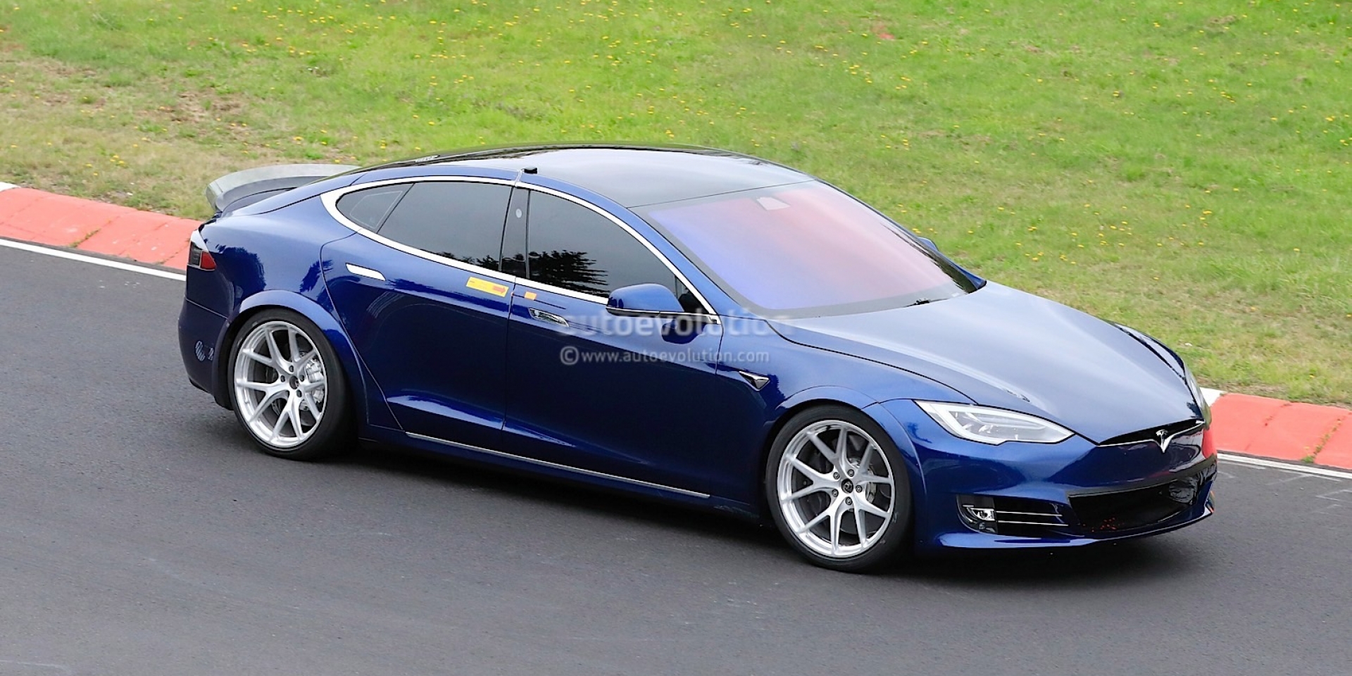 Tesla三馬達車型亮相！Model S Plaid馬力突破1100hp！