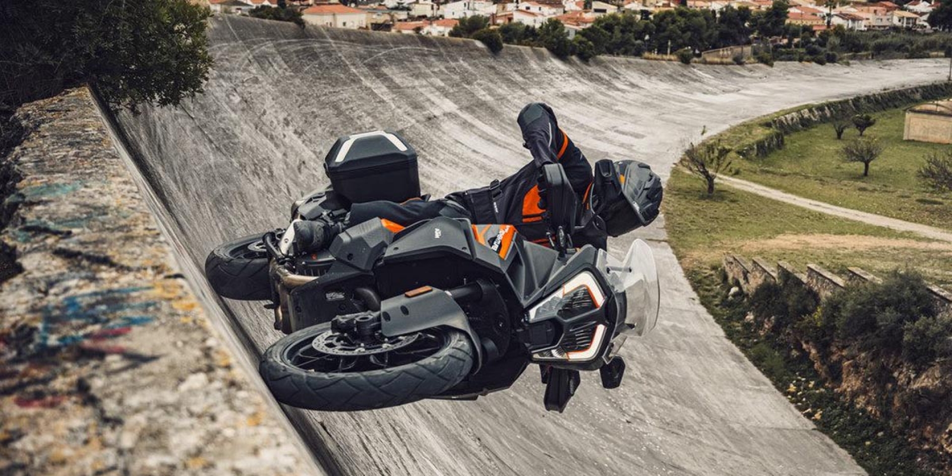 二樓視野切彎道！2021 KTM 1290 SUPER ADVENTURE S，道路、土路兩相宜