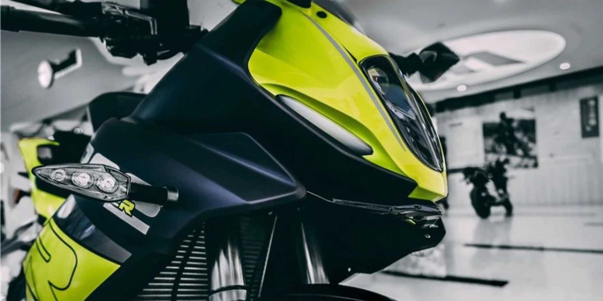 新外型、新儀表、減重22公斤！2021 Benelli 302R 海外發表