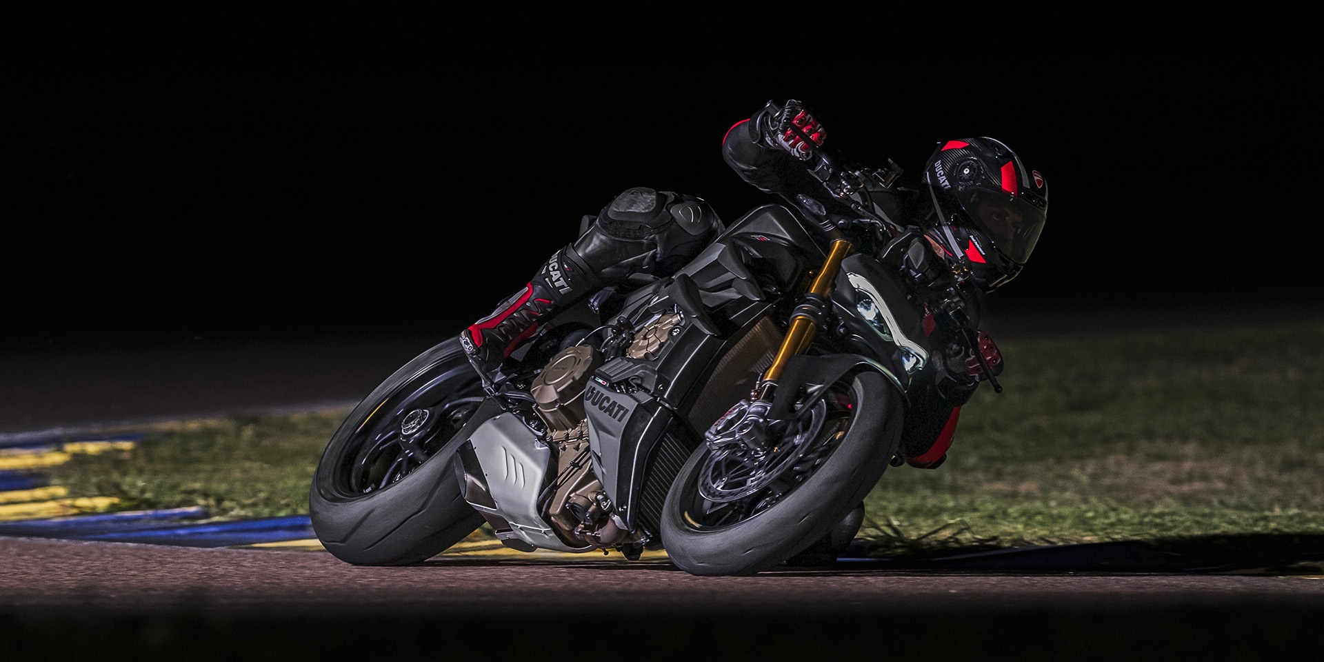 極致性能 ！220匹的恐怖輸出，2023 DUCATI Streetfighter V4/S/SP2暴力亮相