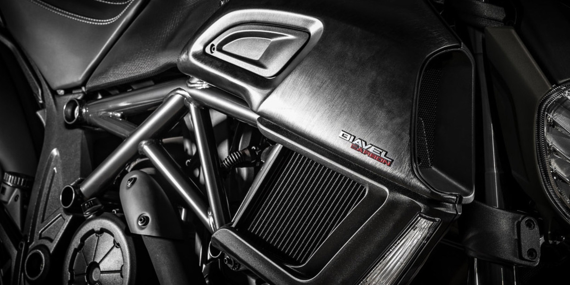 暗黑閻王入世。 2016 Ducati Diavel  Carbon Edition 發表（賞圖）