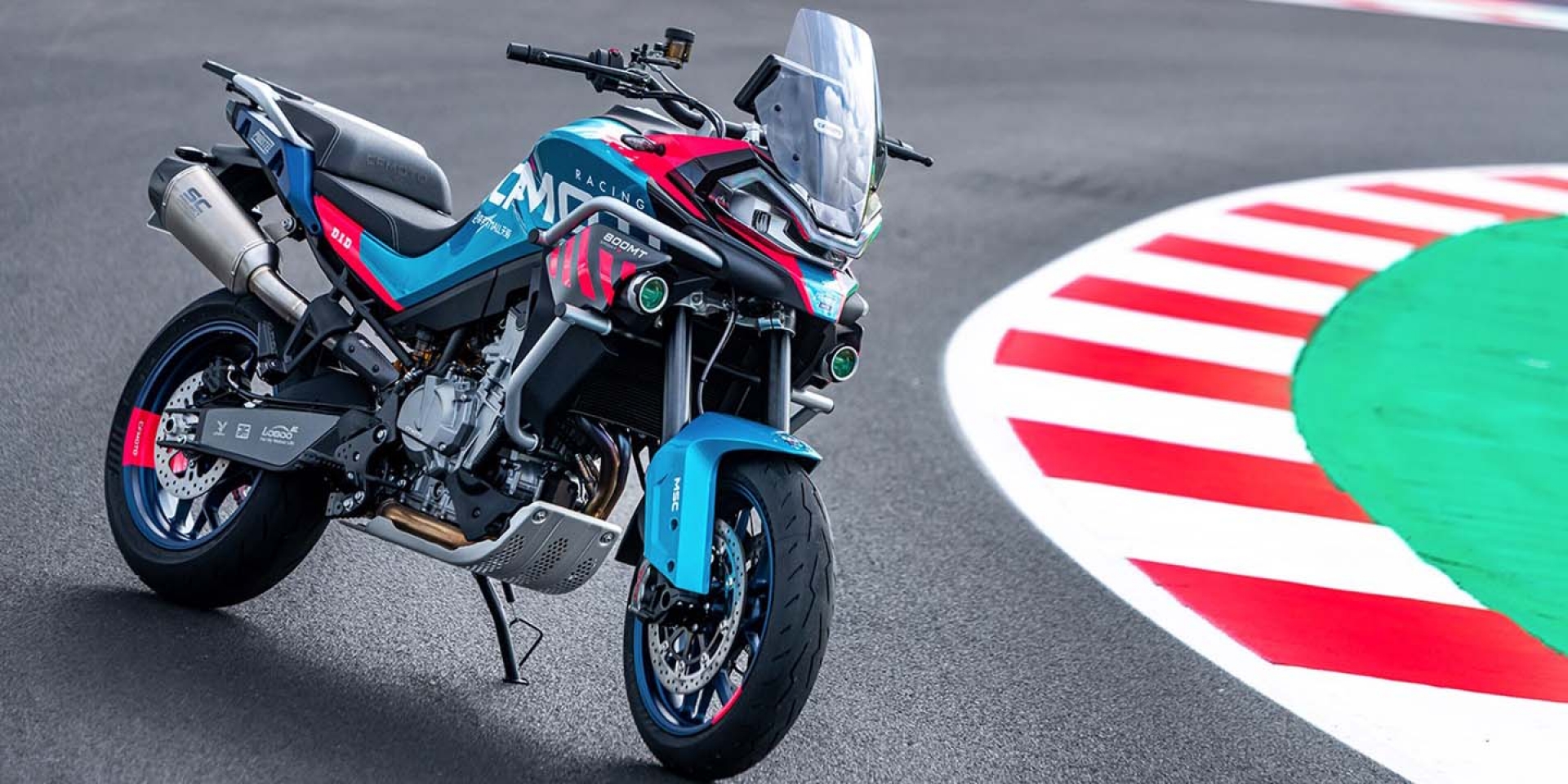 能下賽道輸贏的ADV！CFMOTO 800MT Sport R 賽道亮相