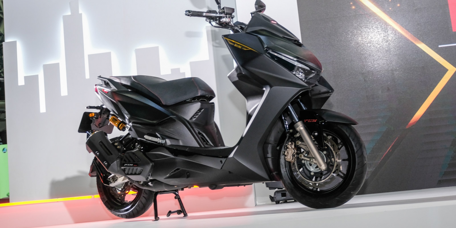 2021摩托車新車展。限量1000台、售價148,800元。KYMCO KRV Ohlins版正式發表！