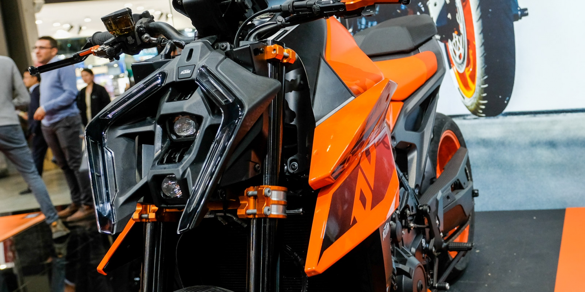 這個頭 只有KTM做得出來！KTM 990 DUKE 狙擊眼前所有彎道