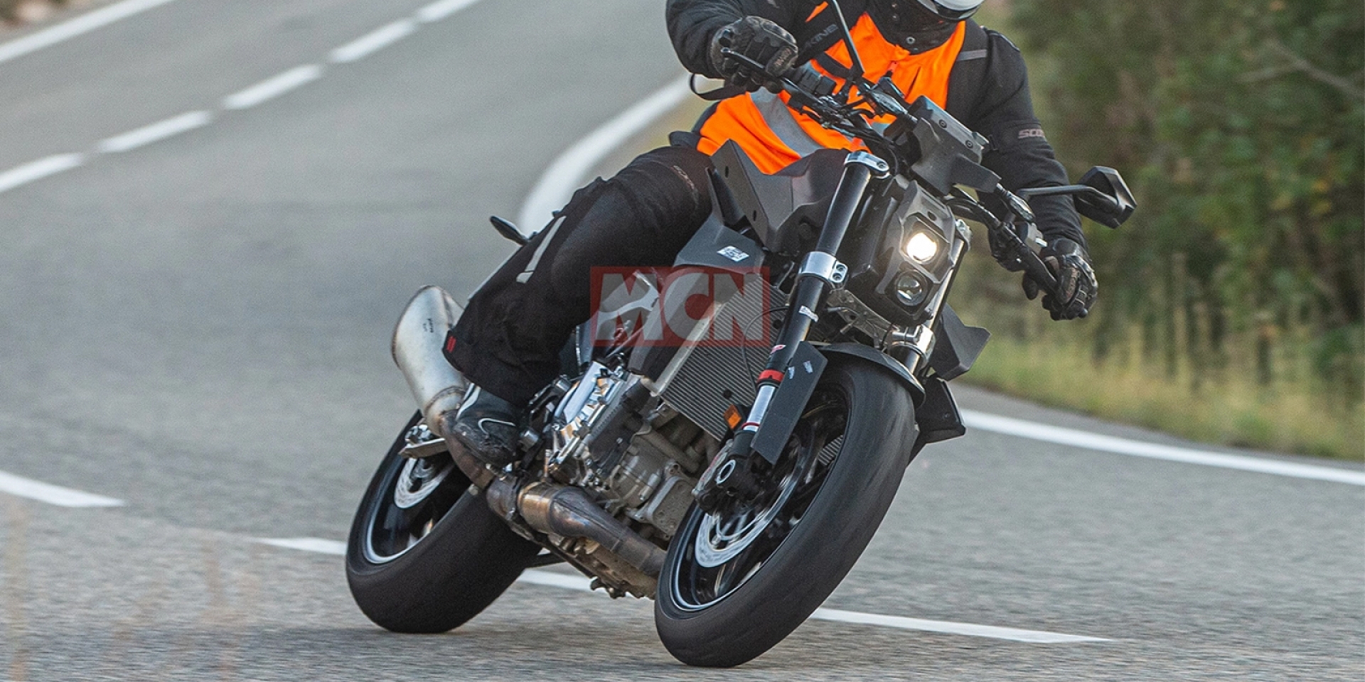 昆蟲頭掰掰、堆疊燈上身！KTM 990 DUKE 測試間諜照曝光