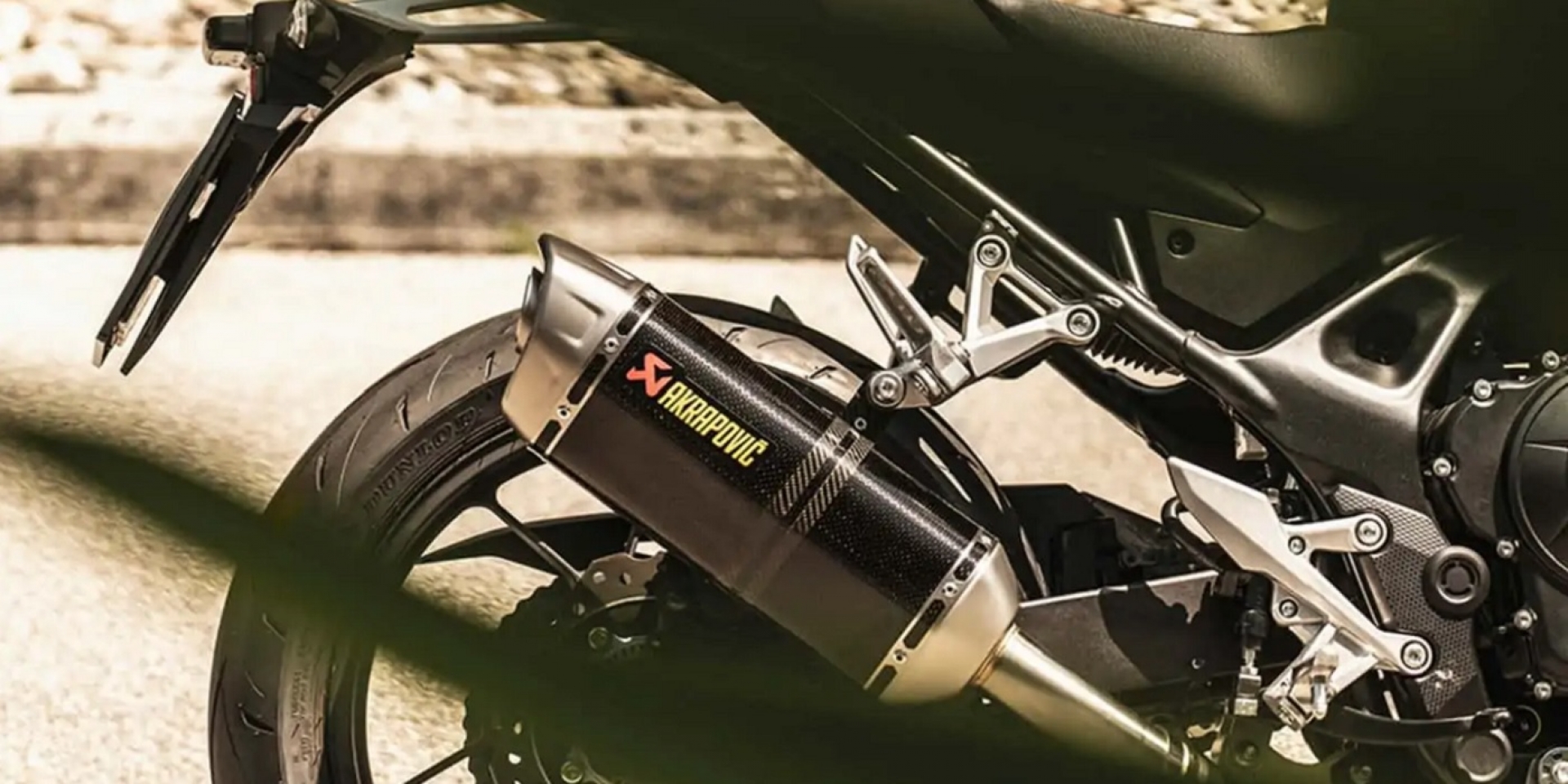 運動化外觀加上性能表現加成！Akrapovič推出Honda CB750 Hornet / XL750 Translap專屬排氣管