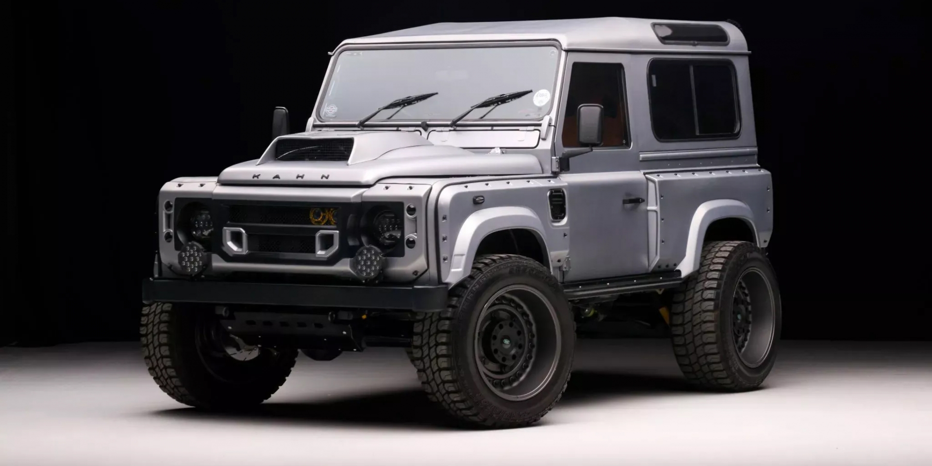 Kahn Design爆改Land Rover Defender 90，台幣四百萬售出