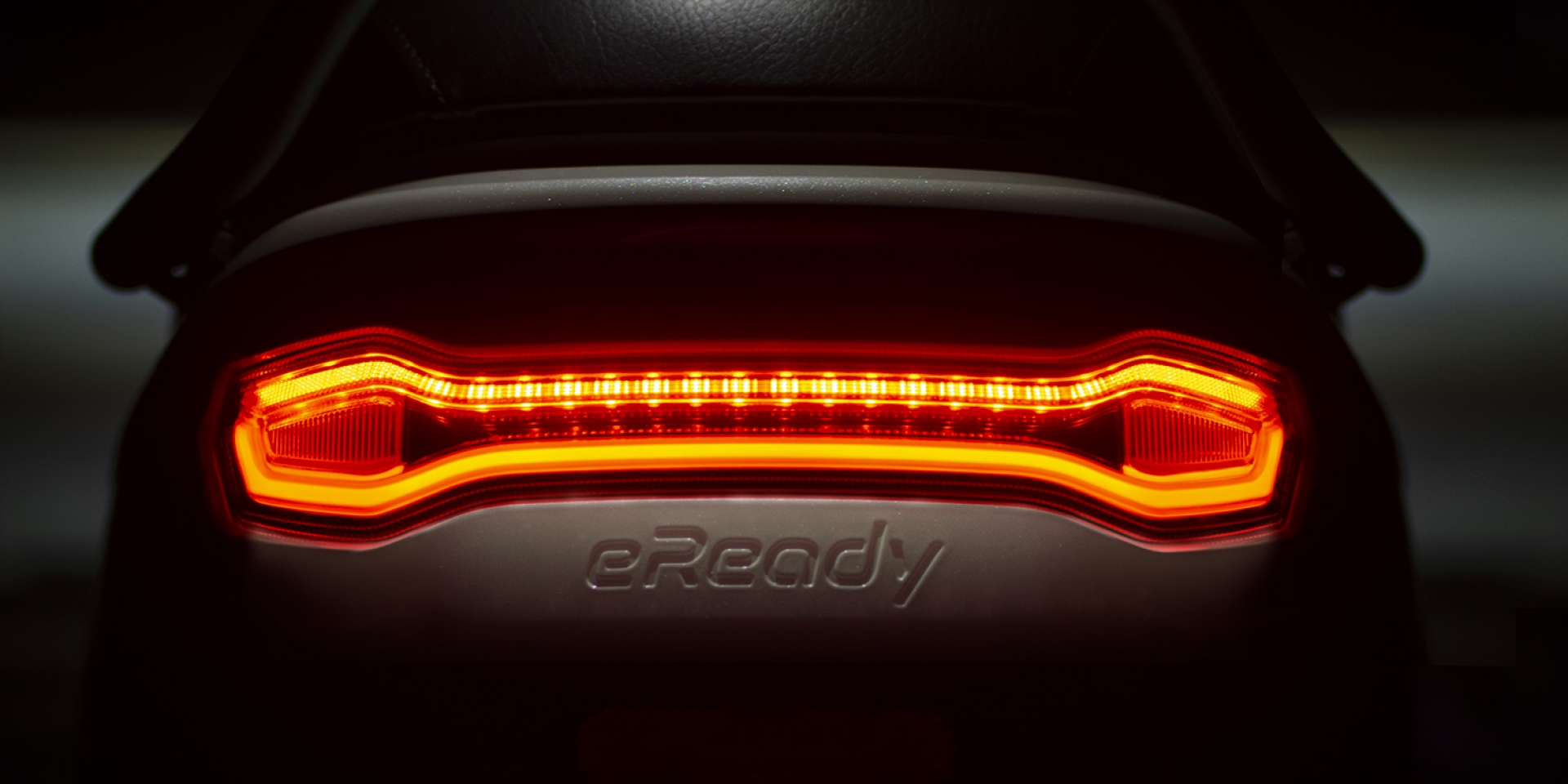 官方新聞稿。eReady智慧雙輪尾燈照曝光，高辨識LED尾燈一眼感受科技與美好移動的輪廓