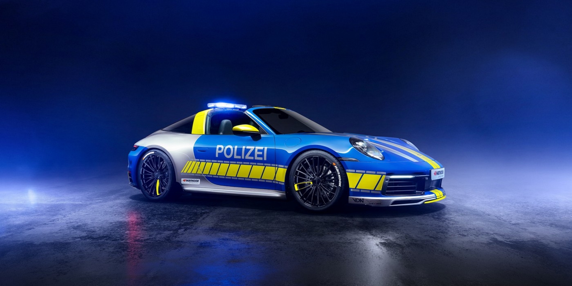 台灣警察騎Gogoro，德國警察開Porsche Targa 4