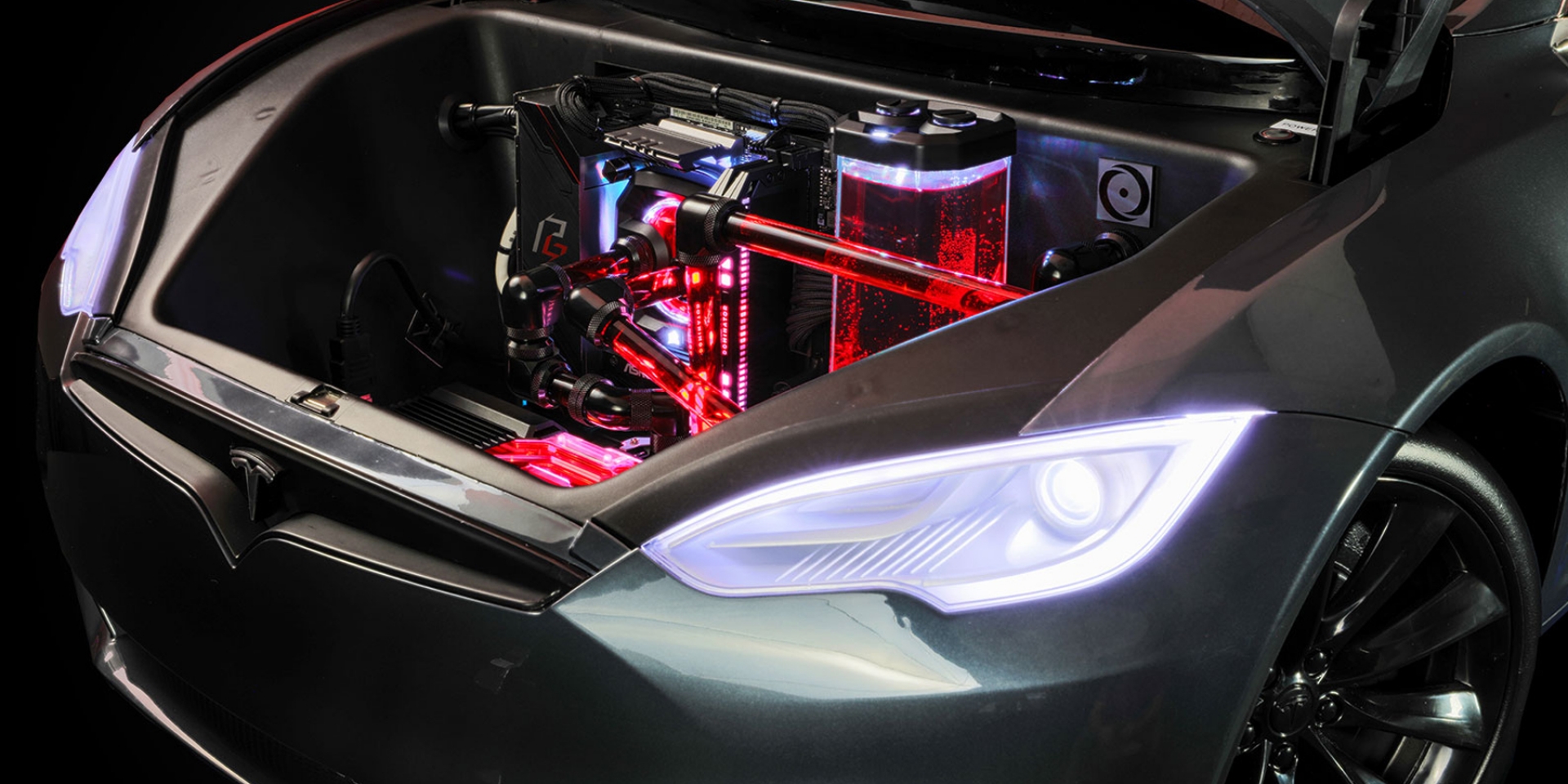 可以駕駛的電腦來啦！一台擁有電競主機心臟的Tesla Model S！