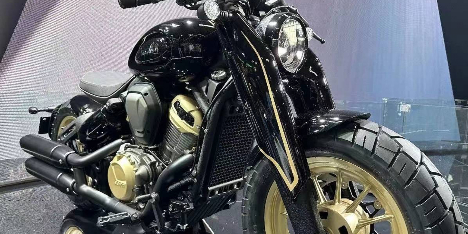 V型雙缸歐式老Bobber！Benda Napoleon 450 海外亮相