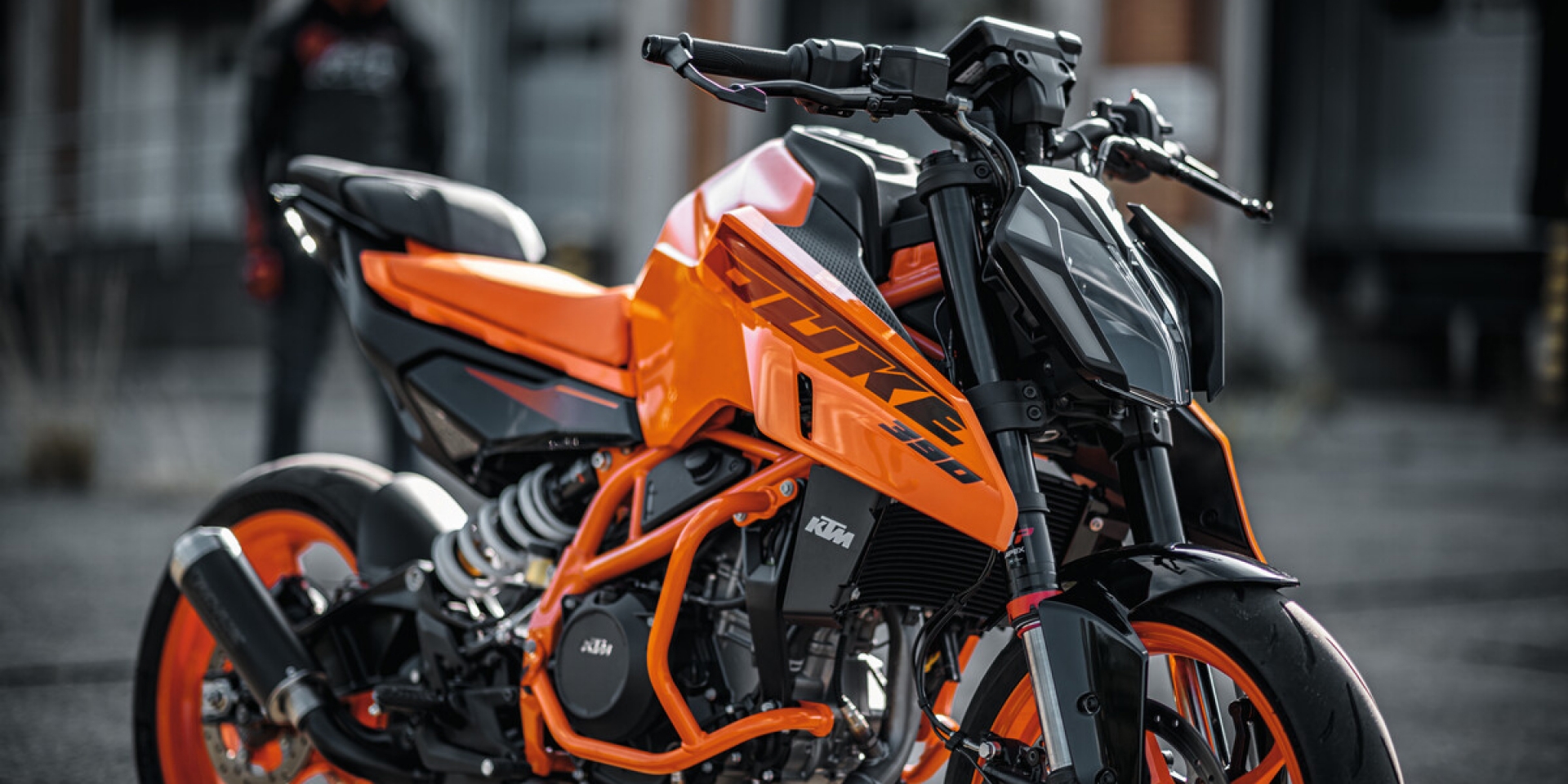 馬力加0.8匹、全新搖臂副車台、懸吊電控升級！2024 KTM 390 DUKE 海外發表 SUPERMOTO8