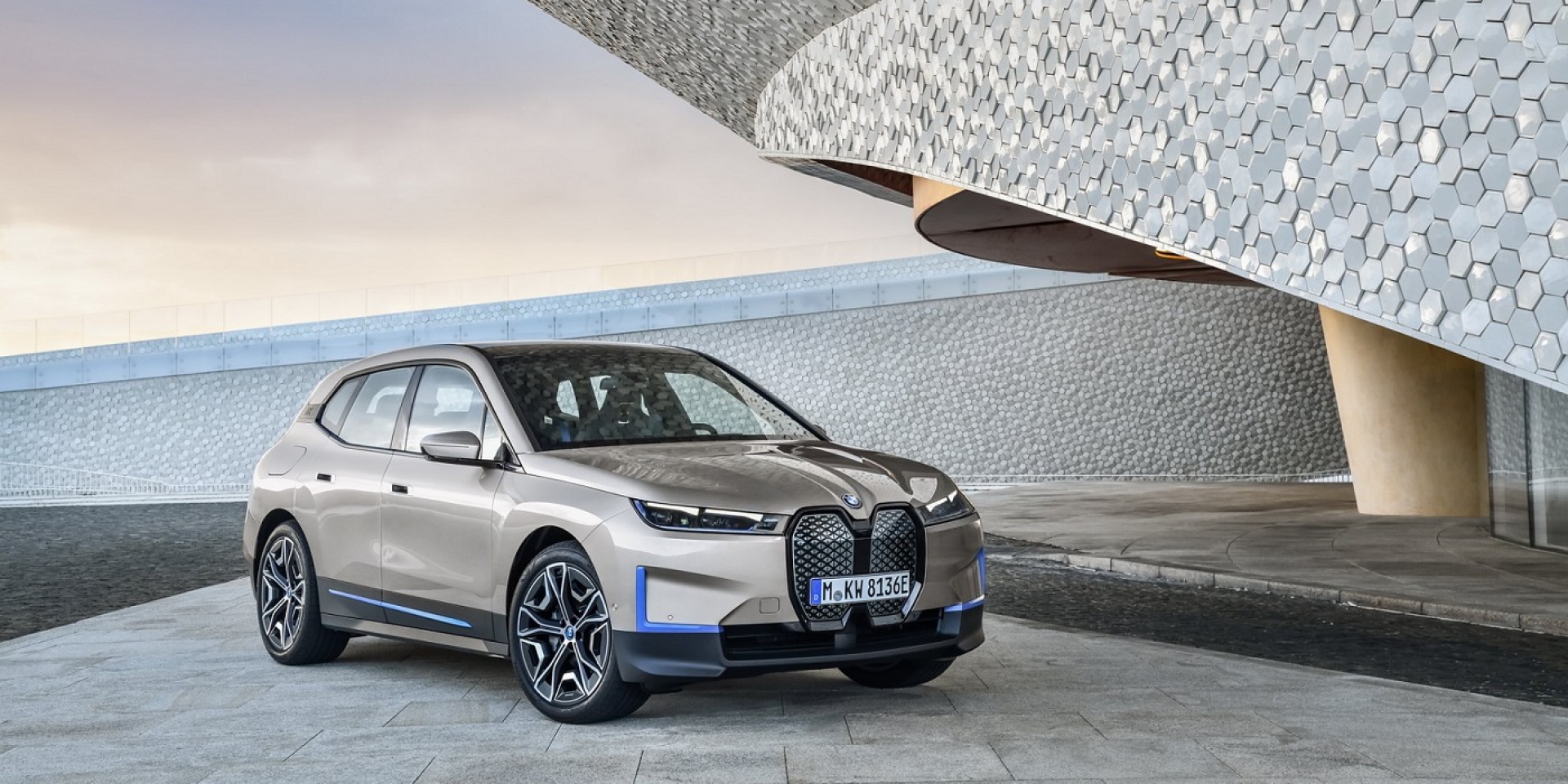 BMW推出全新電動車iX，品牌最新科技於一身