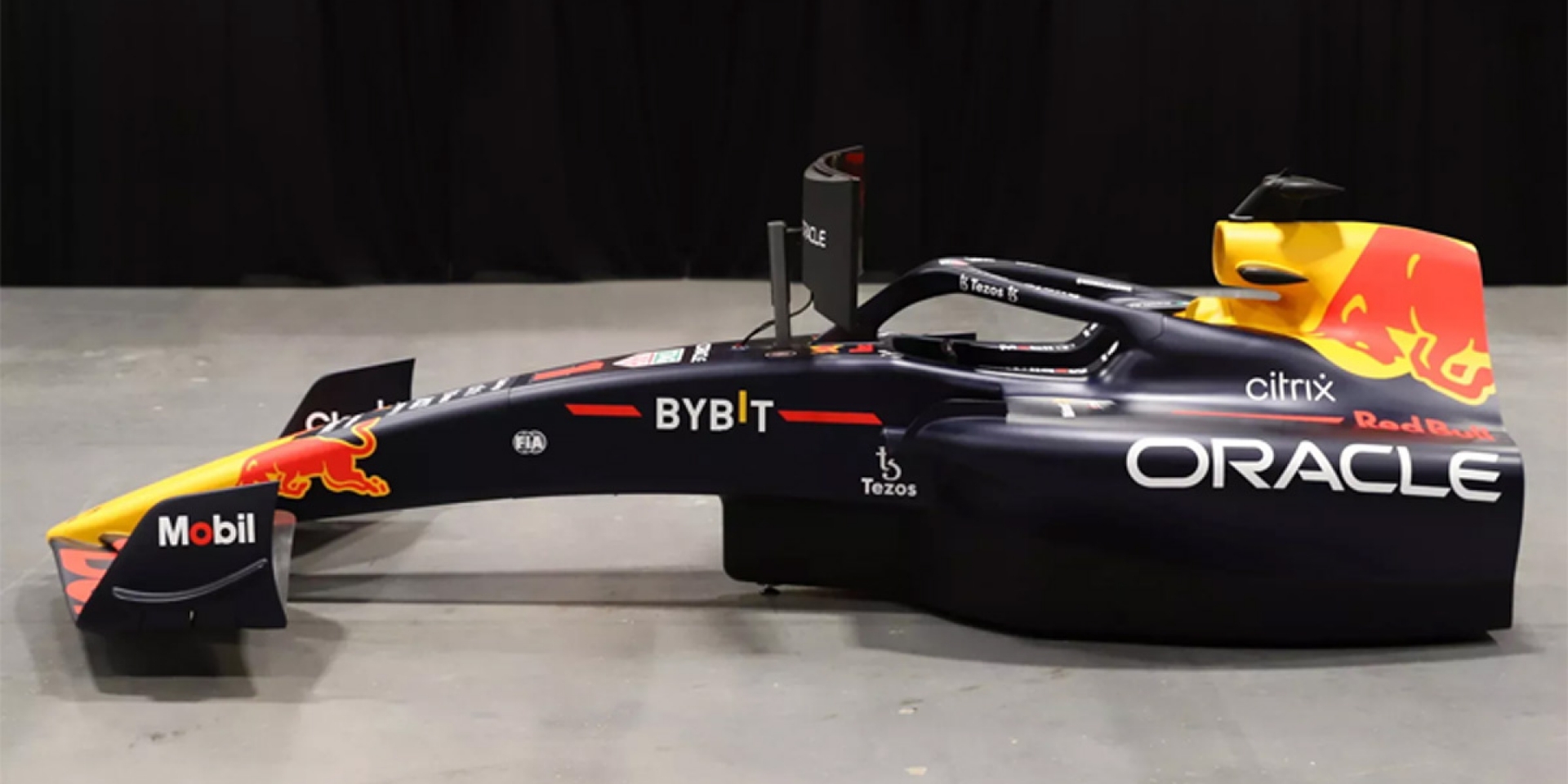  賣你360萬元，Red Bull授權RB18賽車真實模擬器