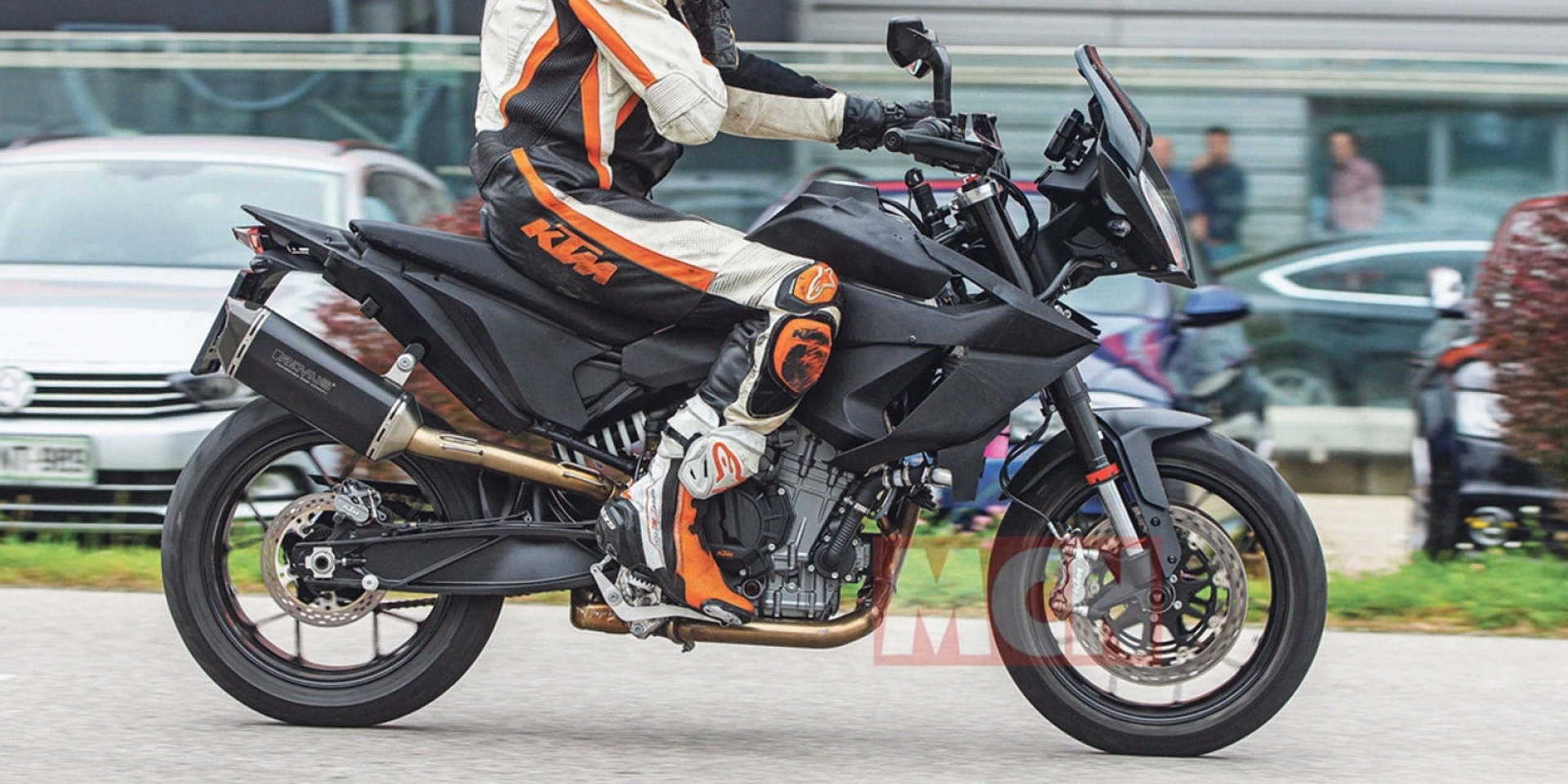 ADV滑胎車？KTM 890 ADVENTURE 新車型間諜照曝光！