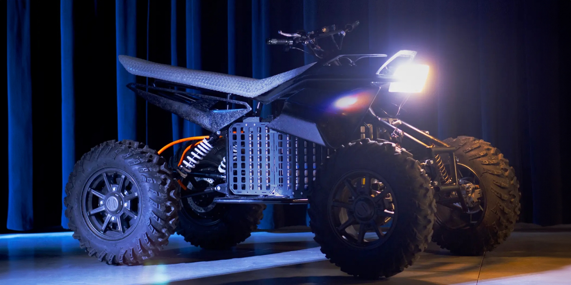 LIVAQ Equad：16kW馬達、108公里極速、274公里續航、碳纖維車身、售價90萬台幣的頂級電動ATV！