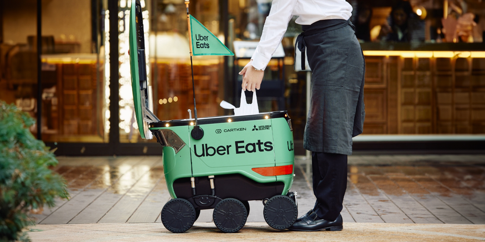 外送員即將失業？UberEats在日本推出機器人送餐服務！