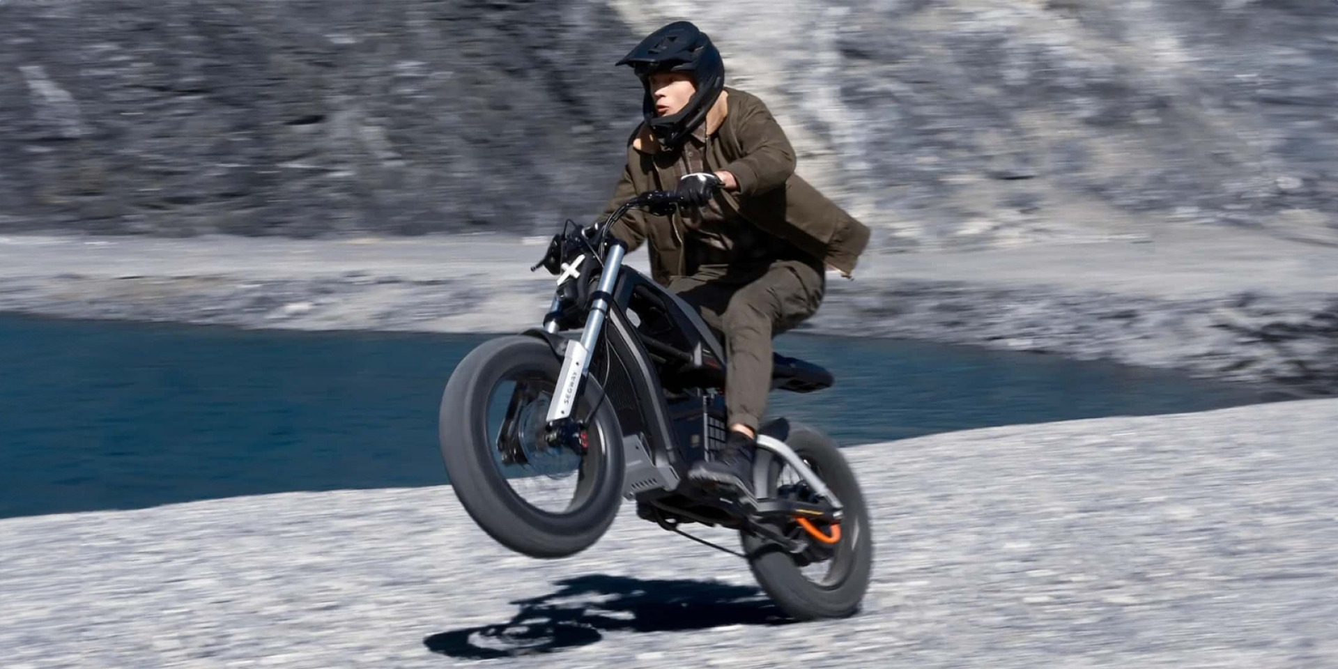 Segway-Ninebot 推出摩托車風格的電動自行車 Xafari 和 Xyber