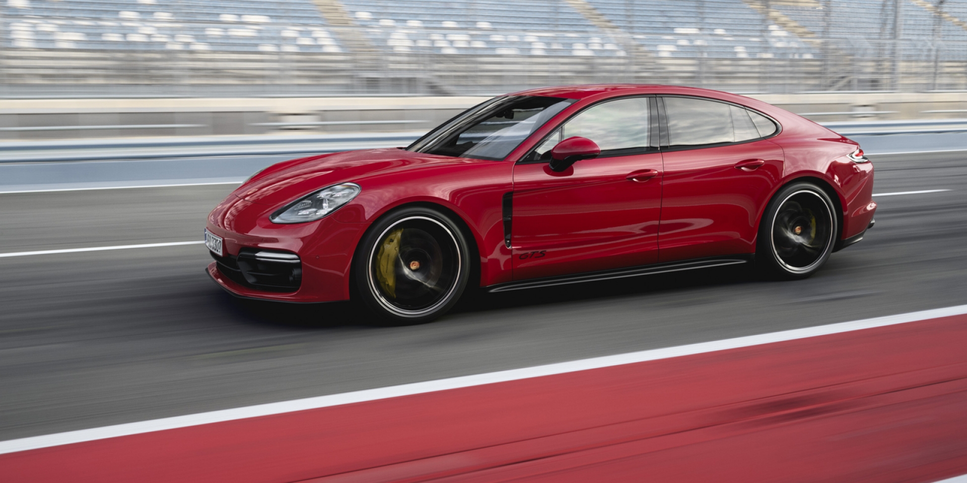 官方新聞稿。全新GTS 車型：Porsche Panamera 車系再添兩款性能車型