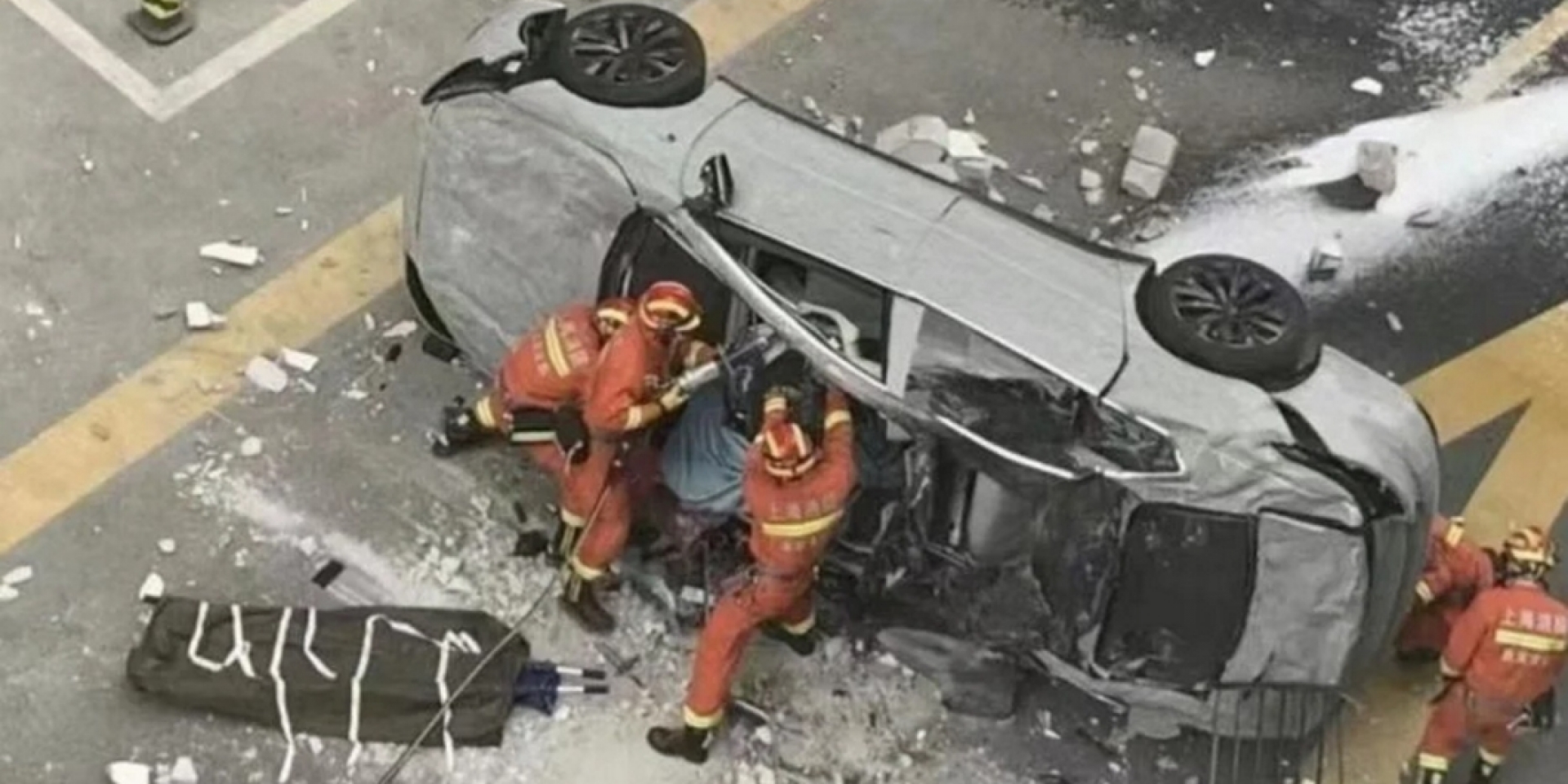 從天而降的汽車 中國蔚來Nio ET7在上海總部從五樓墜落