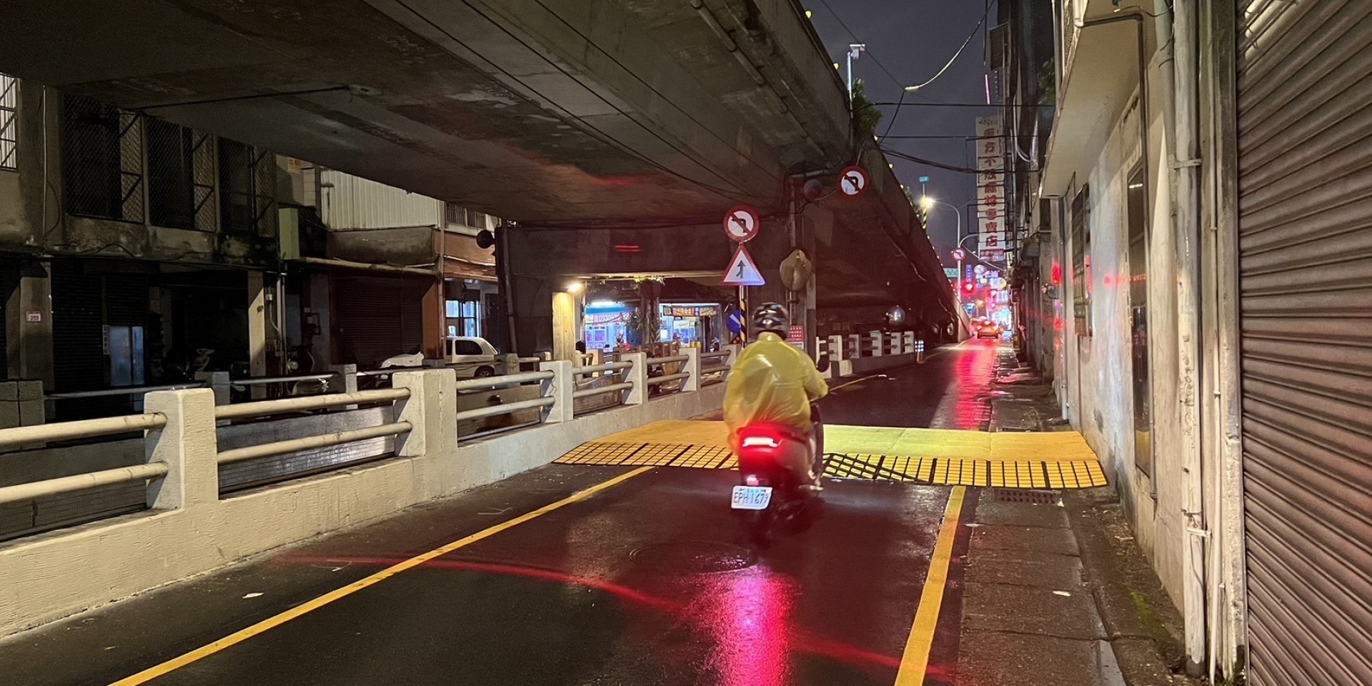 機車族注意！桃園市政府設置全新減速丘 看起來有點刺激