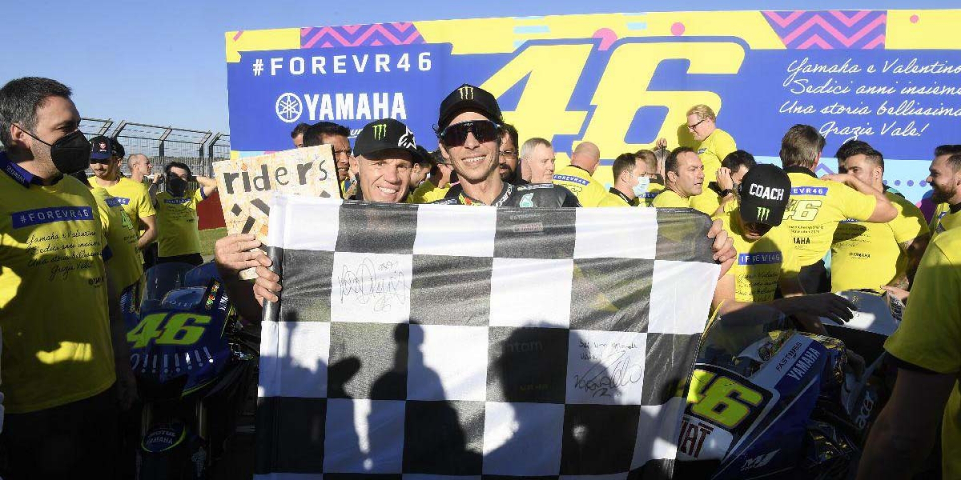 Rossi生涯最後方格旗拍賣！MotoGP英國站慈善義賣下週開跑