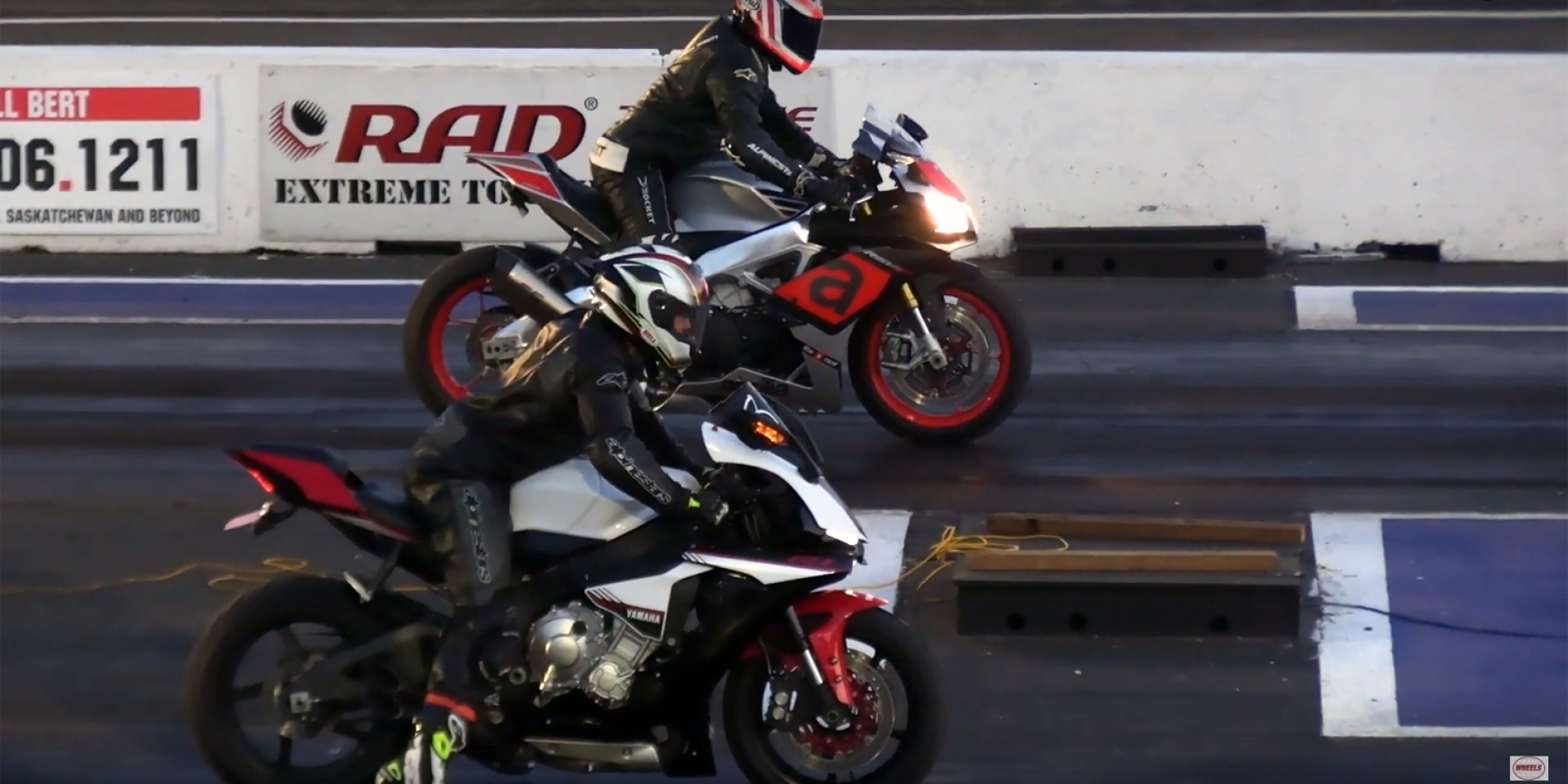 L4對決V4！YAMAHA R1 vs Aprilia RSV4直線加速孰強孰弱？