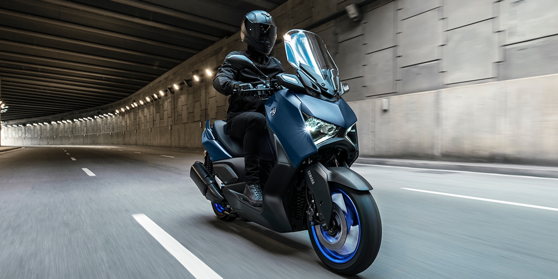 儀表導航科技羊25.3萬上市！2023 YAMAHA XMAX 300 台灣登場