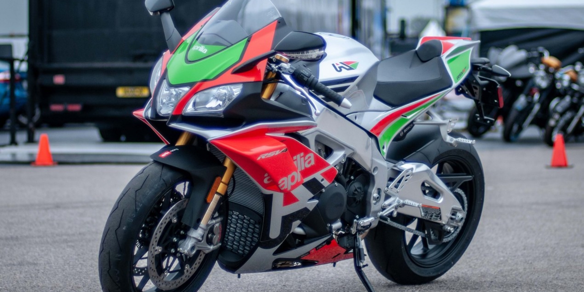 給你一對翅膀飛-2018 APRILIA RSV4 RF Limited Edition美洲賽道亮相