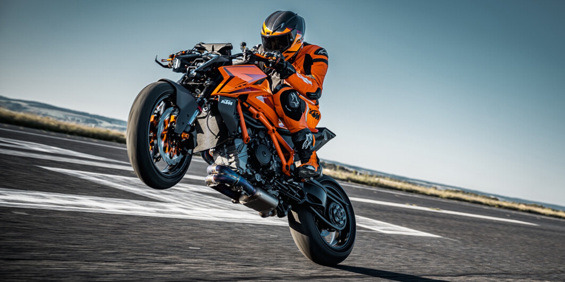 外骨骼車頭、排氣量加49c.c.、馬力提升13匹！2024 KTM 1390 SUPER DUKE R 海外發表