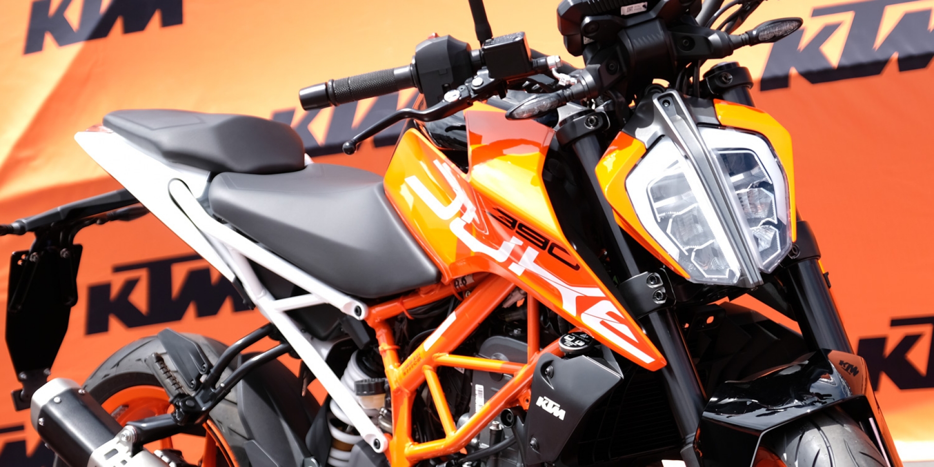 2017年式全新KTM 390DUKE 、RC390強勢登台。首屆KTM DUKEHANA金卡納活動圓滿落幕